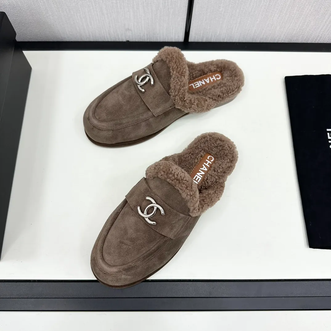 👟👟Ex-factory price 600👟👟Chanel 24K new furry loafers and Teddy furry shoes for autumn and winter. Very comfortable. Maillard brown is still very suitable for autumn and winter~ Suede upper, fur lining integrated, leather outsole Size: 35-39, other sizes are customized